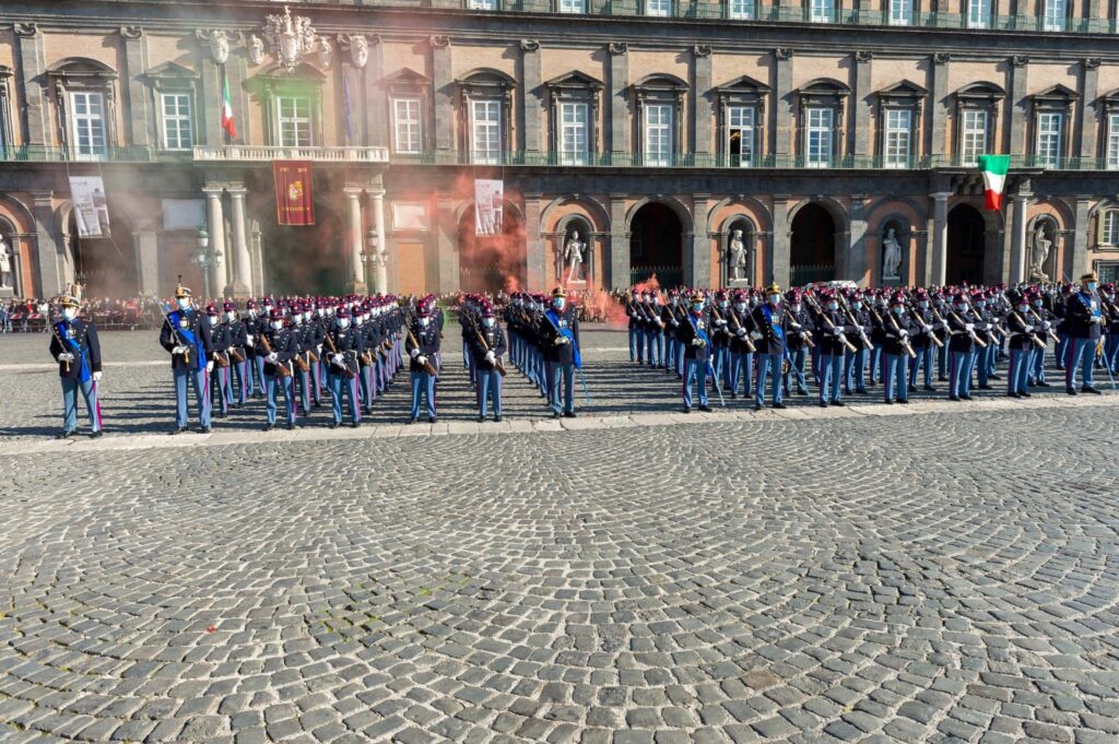 Gli allievi e le allieve della Nunziatella in un momento della cerimonia del giuramento.jpg