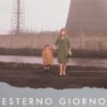 Torino rende omaggio a Michelangelo Antonioni e Monica Vitti con “Esterno giorno”, opera di Giulia Magno al confine tra cinema e arti visive