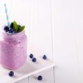 Smoothie allo yogurt banana & mirtilli
