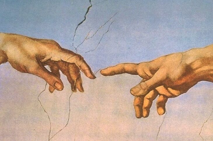 Colpo di scena! Lo sapevate che la mano di Dio che si protrae verso Adamo non è opera di Michelangelo?