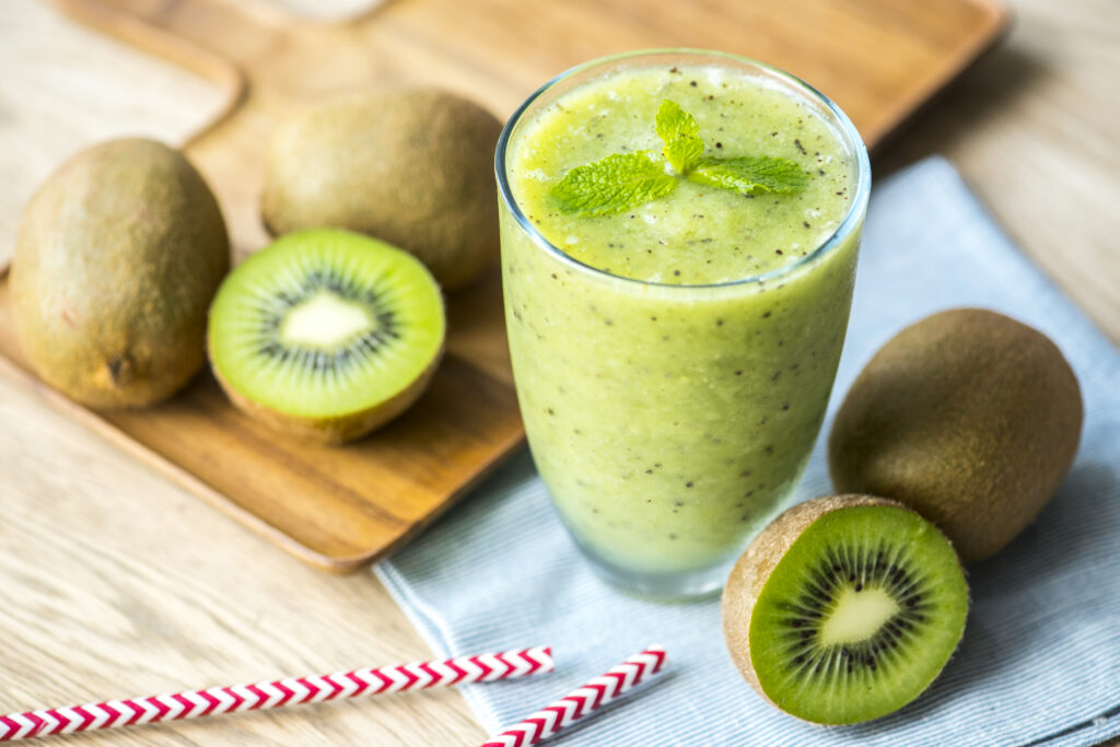 Portento estivo: uno smoothie kiwi/cocco per rinfrescare e rinforzare