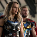 Natalie Portman è Mighty Thor in Thor, Love and Thunder