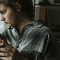 bullismo e cyberbullismo sono in crescita nelle scuole italiane: