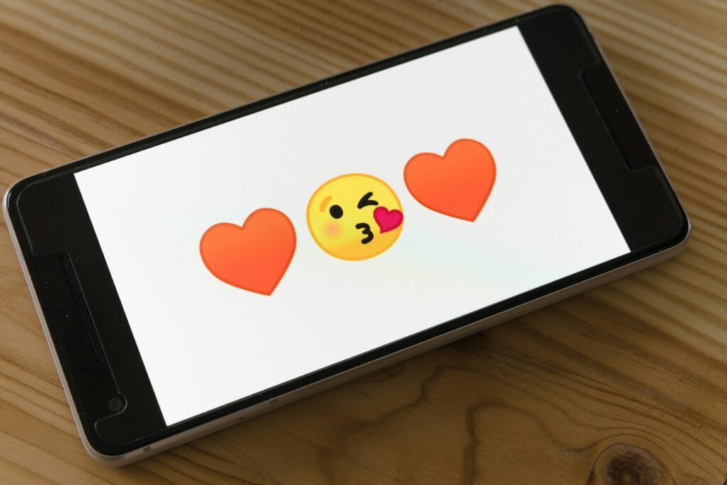 Come proteggersi dall'amore virtuale: il pericolo dietro i flirt online e i romance scam