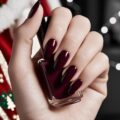 Cabernet: il colore della manicure dell’inverno 2024