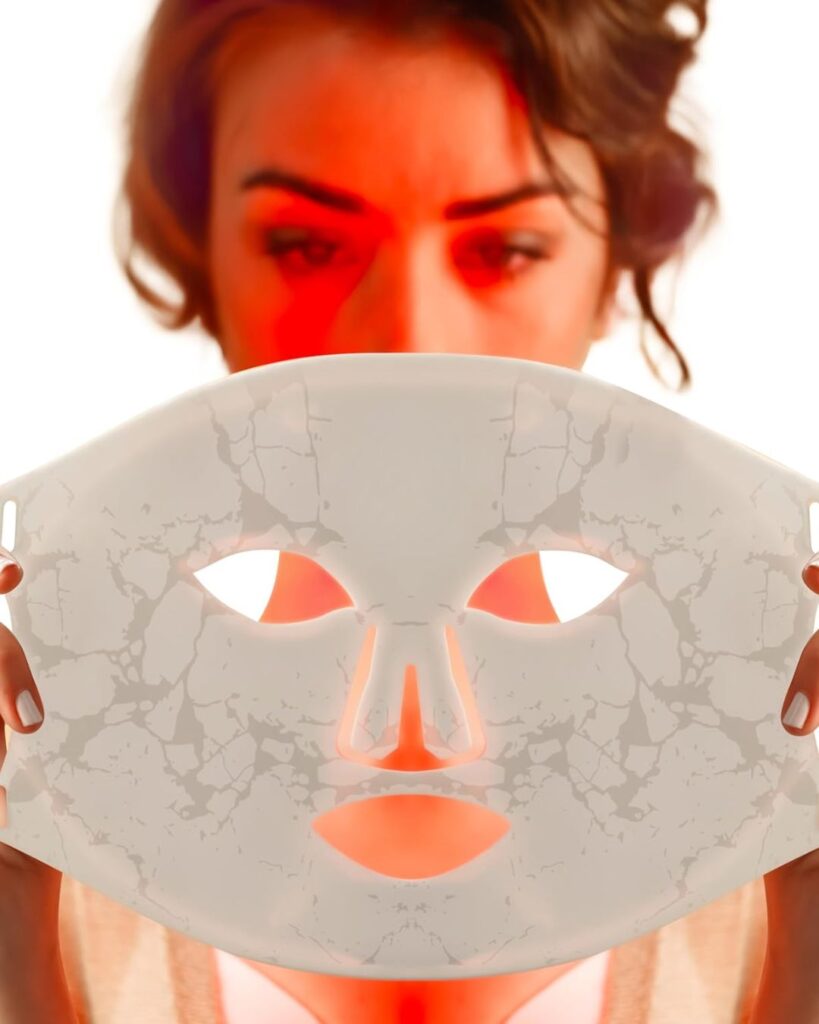 Maschere LED per il viso: rivoluzione beauty o solo moda? Ecco cosa devi sapere