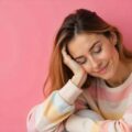 Decriptaggio social: “That Girl” è (di nuovo) ovunque, ma ha ancora senso nel 2025?